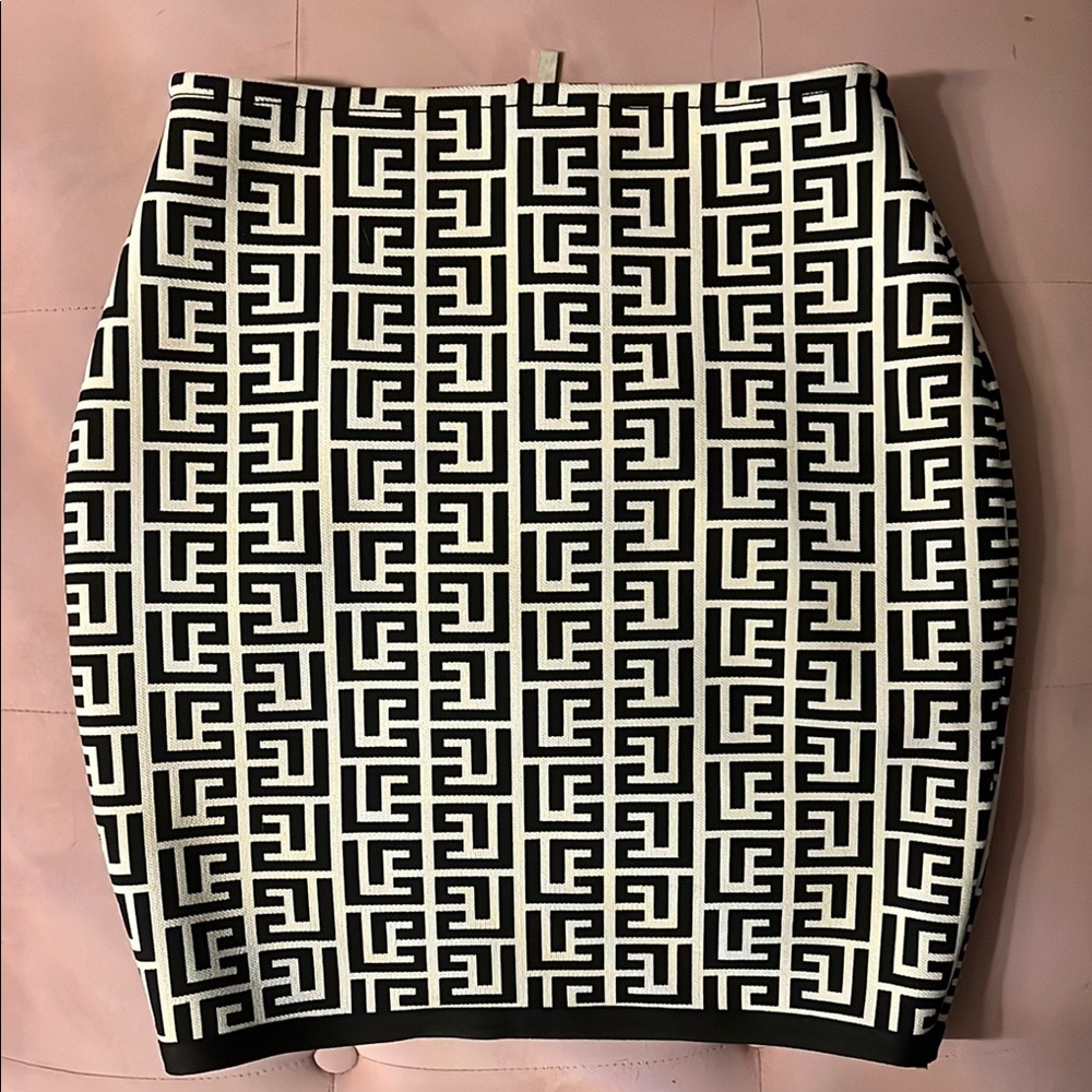 Stylish Black and White Patterned Skirt
